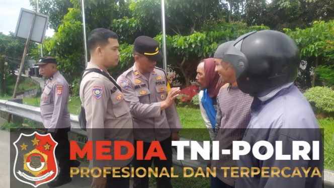 
					Demi Ciptakan Kamtibmas, Kapolsek Ciawi Pimpin Patroli dan Menghimbau Para Juru Parkir dan Pak Ogah di Jalur Alternatif Puncak