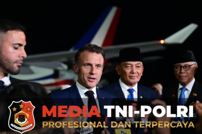 
					Presiden Macron Tiba di Jakarta, Apresiasi Keindahan Indonesia dan Persahabatan dengan Presiden Prabowo
