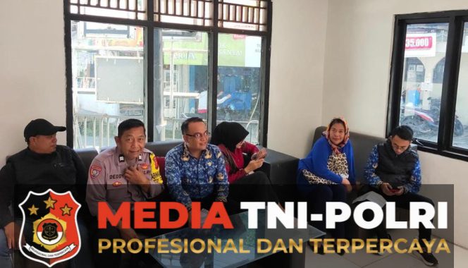 
					Bhabinkamtibmas Desa Cilember Sambangi Warga, Ajak Bersama Jaga Kamtibmas
