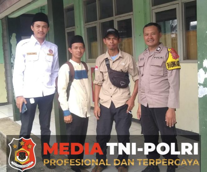 
 Bhabinkamtibmas Polsek Cijeruk Sambang Warga Desa Ciadeg, Pererat Kedekatan dan Deteksi Dini Kamtibmas