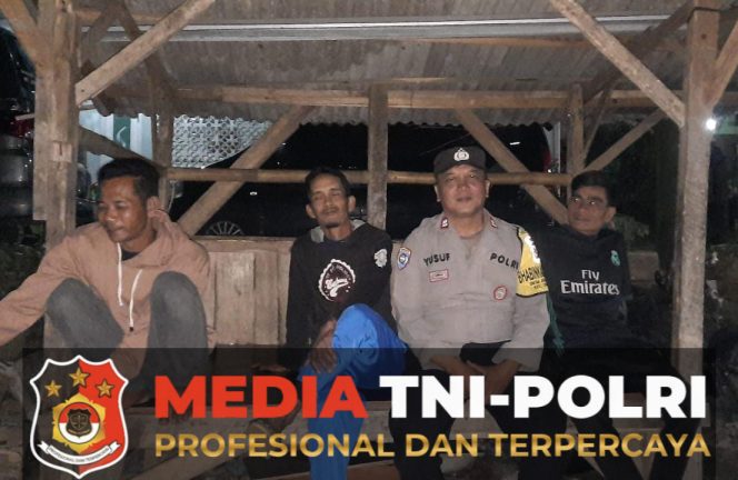 
 Bhabinkamtibmas Polsek Cisarua Kontrol Pos Kamling dan Sampaikan Pesan Kamtibmas