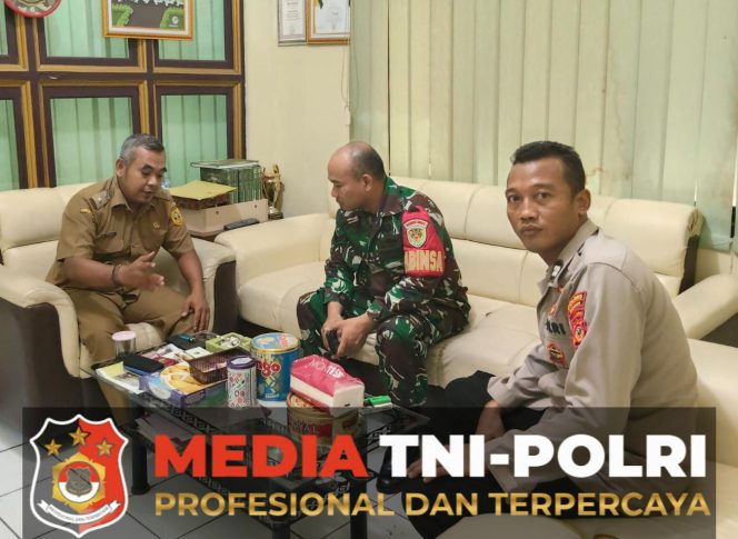 
 Jaga Kamtibmas Bhabinkamtibmas Polsek Parung Jalin Kedekatan Dengarkan Aspirasi Warga 