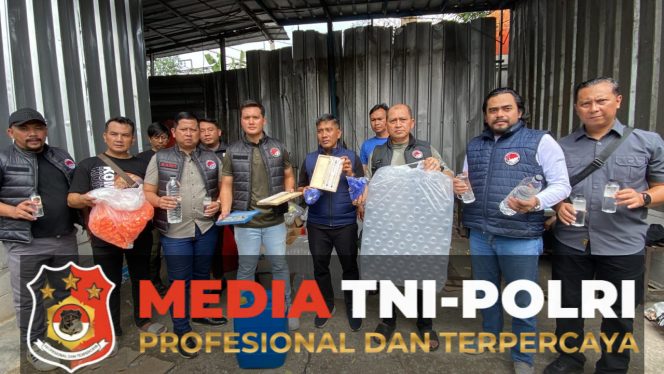 
 Operasi Gabungan Sat Narkoba Polresta Bogor Kota dan Polres Bogor Gerebek Gudang Produksi Miras Ilegal