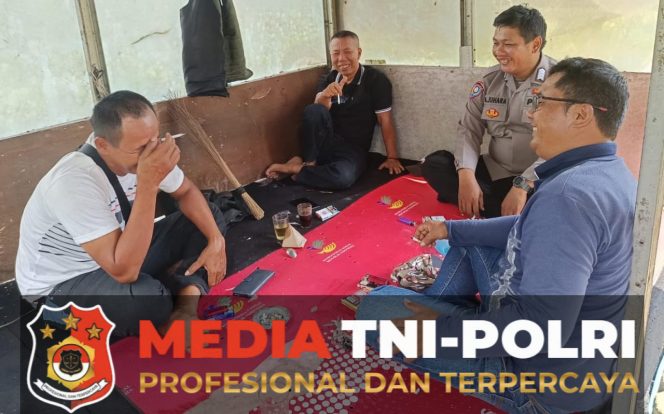
					Bhabinkamtibmas Desa Kopo Polsek Cisarua Sosialisasi Kamtibmas di Lingkungan Warga Binaan
