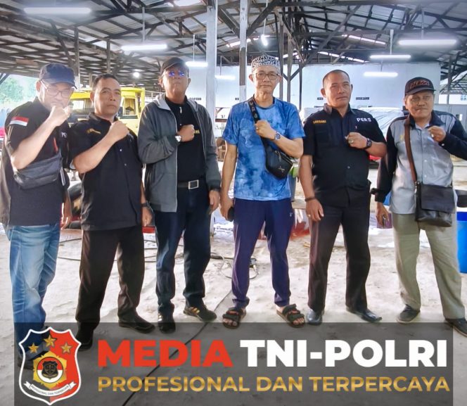
 Pasar Al-Kamal Sampit Bersama Media TNI-POLRI dan Media Nusantara Raya Sembelih Lima Ekor Hewan Kurban
