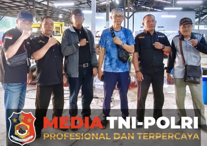 
 Pasar Al-Kamal Sampit Bersama Media TNI-POLRI dan Media Nusantara Raya Sembelih Lima Ekor Hewan Kurban