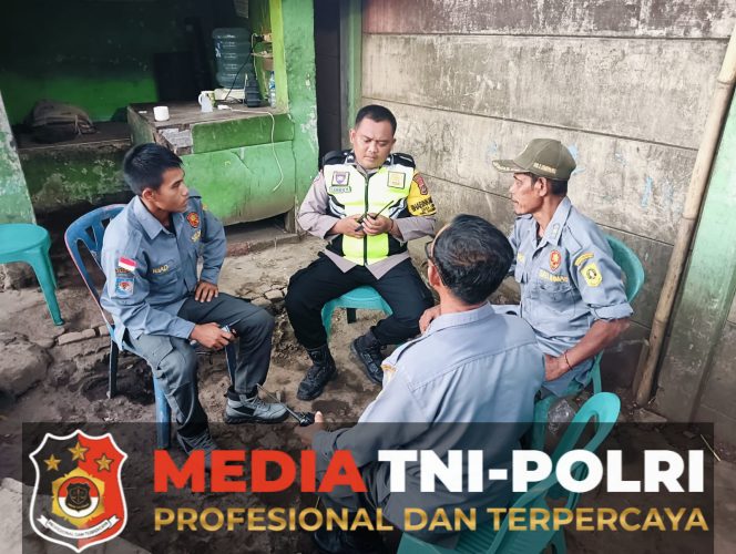
					Bhabinkamtibmas Desa Lumpang Polsek Parungpanjang Gelar Pembinaan Linmas, Tegaskan Pentingnya Harkamtibmas