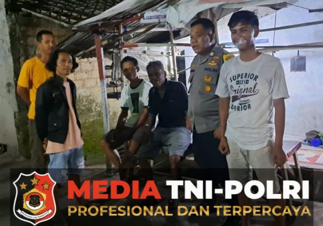 
					Wujudkan Kamtibmas Aman, Bhabinkamtibmas Polsek Ciampea Kontrol Petugas Ronda Malam di Desa Cihideung Udik