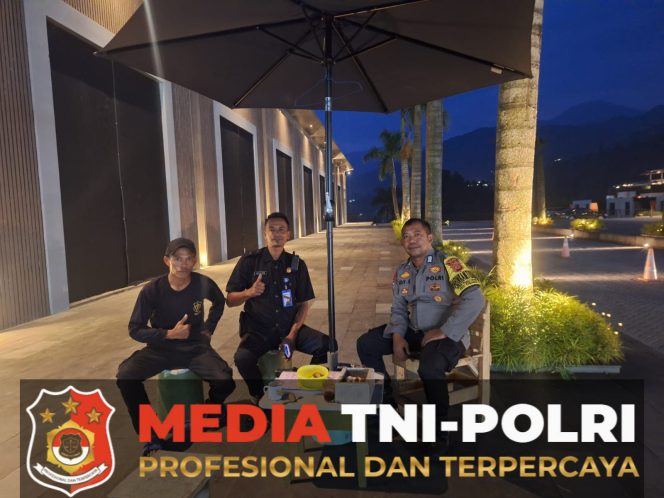 
 Jaga Kamtibmas Bhabinkamtibmas Polsek Cisarua Aktifkan Pos Kamling dan Imbau Warga Tingkatkan Kewaspadaan