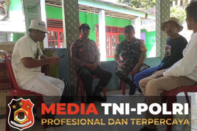 
 Tingkatkan Keamanan Bhabinkamtibmas Polsek Dramaga Laksanakan Patroli Dialogis Sambangi Warga Desa Neglasari 