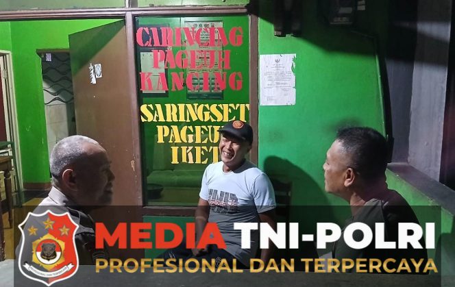 
					Bhabinkamtibmas Polsek Ciawi Polres Bogor Cek Pos Kamling, Sampaikan Pesan-Pesan Kamtibmas
