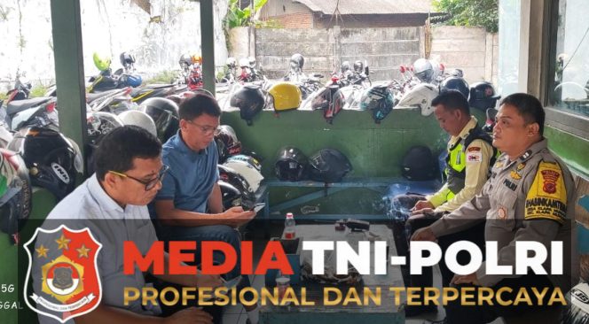 
					Bhabinkamtibmas Polsek Klapanunggal Sambang Instansi dan Warga desa Klapanunggal dan Sampaikan Himbauan Kamtibmas.