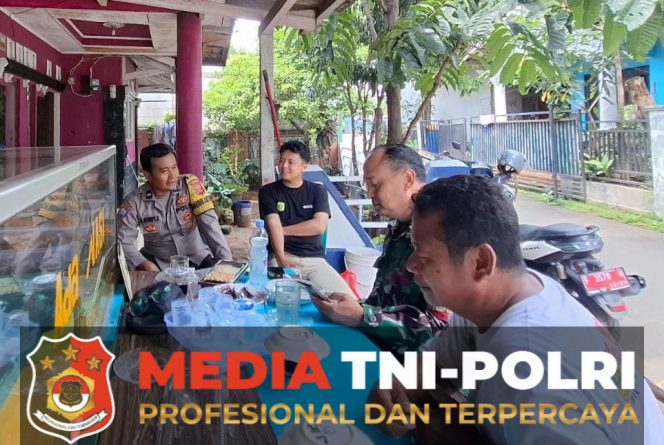 
 Sinergitas TNI-Polri Terus Ditingkatkan, Bhabinkamtibmas Sambang Warga Desa Kembangkuning