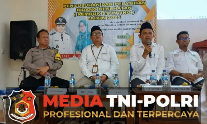 
 Bhabinkamtibmas Desa Mekarsari Polsek Rumpin Polres Bogor Sambangi Warga, Tekankan Pentingnya Kamtibmas