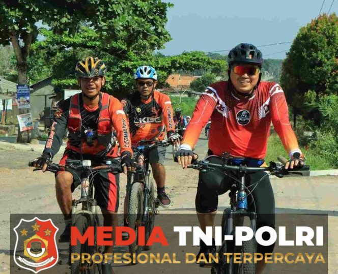 
					Gowes Bareng Kapolres Tulang Bawang Barat, Puluhan Personel dan Masyarakat Kayuh 25 KM Sambut Hari Bhayangkara Ke 79