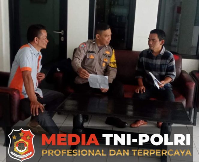 
 Bhabinkamtibmas Polsek Cisarua Sambangi Warga Desa Cibeureum Demi Wujudkan Kamtibmas Kondusif