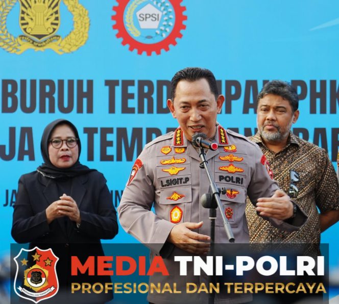 
					Kapolri Lepas 700 Buruh Terdampak PHK Untuk Kembali Bekerja, Wujud Kolaborasi Selesaikan Permasalahan Industrial
