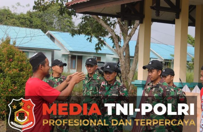 
 Prajurit Satgas Pamtas RI-Malaysia Yonkav 3/AC Gelar Karya Bakti di Mushola AT-Taqwa Badau