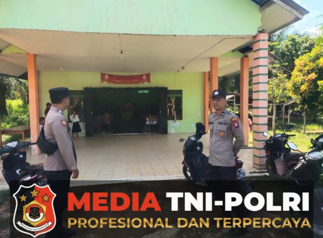 
					Polsek Menyuke Laksanakan Pengamanan Ibadah Pada Hari Minggu
