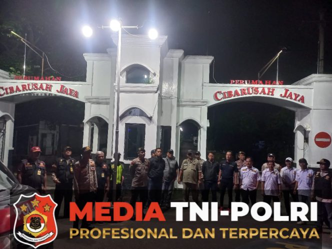 
 Sinergi POLRI, TNI, Satpol PP, dan Karang Taruna Jaga Keamanan di Cibarusah