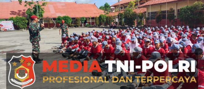 
 Membentuk Karakter Siswa SMK N 2 Sampit ,Babinsa Koramil 1015-04/Baamang Berikan Wasbang dan Pelatihan PBB