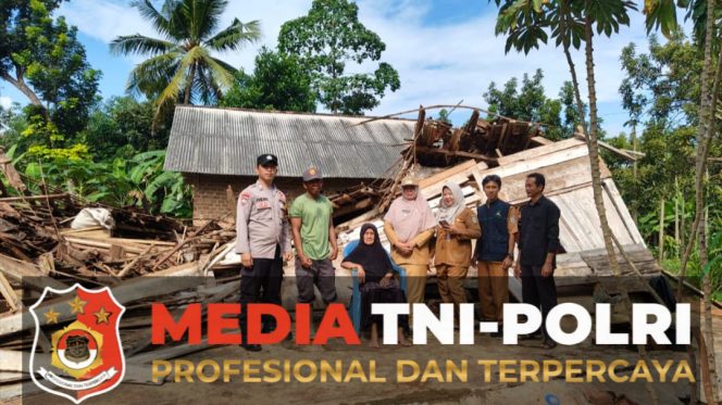 
					Lapuk Dimakan Usia, Rumah Nenek 85 Tahun di Adiluwih Pringsewu Ambruk
