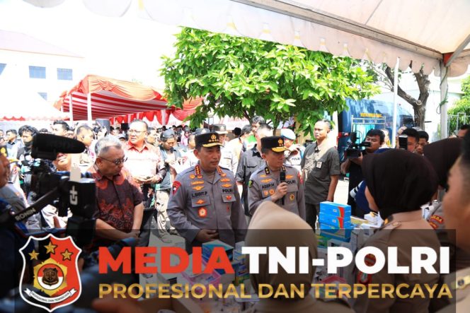 
					Tinjau Booth Pelayanan Kesehatan Gratis, Kapolri Tegaskan Komitmen Pelayanan Maksimal