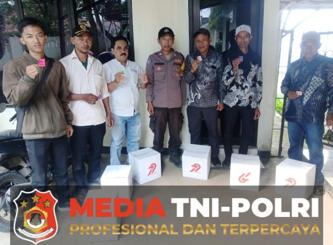 
					Bakti Kesehatan Polri Polsek Cibarusah Mengantar Warga untuk Mendapatkan Pelayanan Kesehatan Gratis