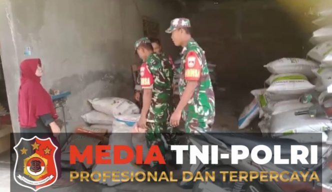 
 Babinsa Awasi Stok Pupuk Subsidi, Pastikan Kelancaran Musim Tanam Kedua