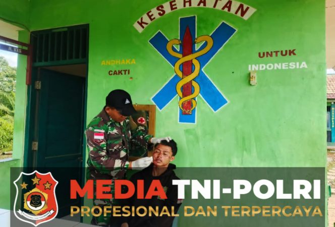 
 Bantuan Pengobatan Korban Kecelakaan Lalu Lintas Oleh Pos Kout Satgas Pamtas Yonkav 3/AC