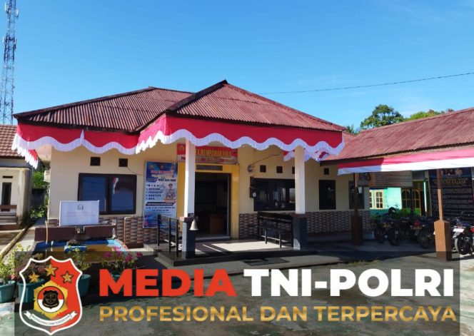 
					Polsek Mempawah Hulu Pasang Umbul-umbul Semarakkan HUT Bhayangkara ke 79