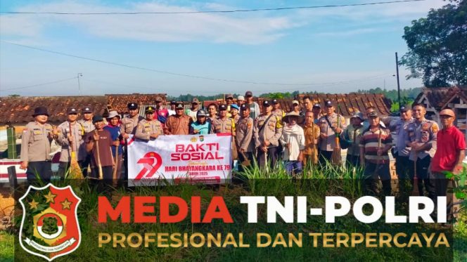 
					Polsek Seputih Raman Gelar Bakti Sosial di TPU, Wujud Nyata Kepedulian Polri untuk Masyarakat