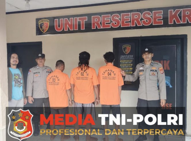 
					Polsek Gadingrejo Grebek Judi di Pos Ronda, 3 Pelaku Diamankan