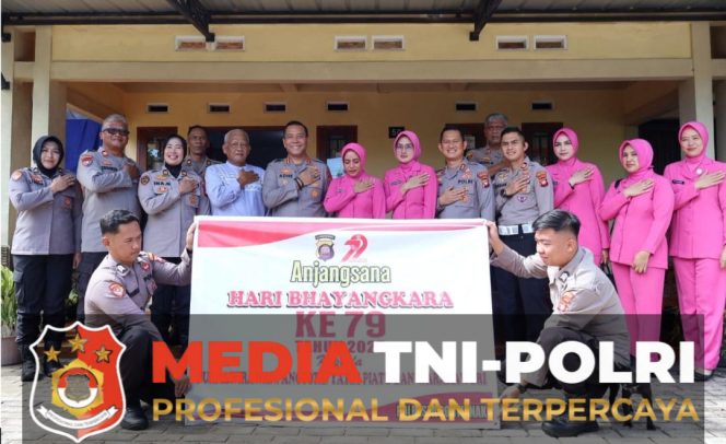 
 Hari Bhayangkara ke-79, Polresta Pontianak Lakukan Anjangsana ke Purnawirawan, Personel Sakit, dan Warakawuri