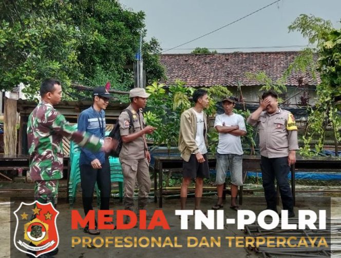 
 Bhabinkamtibmas Polsek Parung Bersinergi dengan TNI, Jalin Kedekatan dengan Masyarakat Desa Binaan