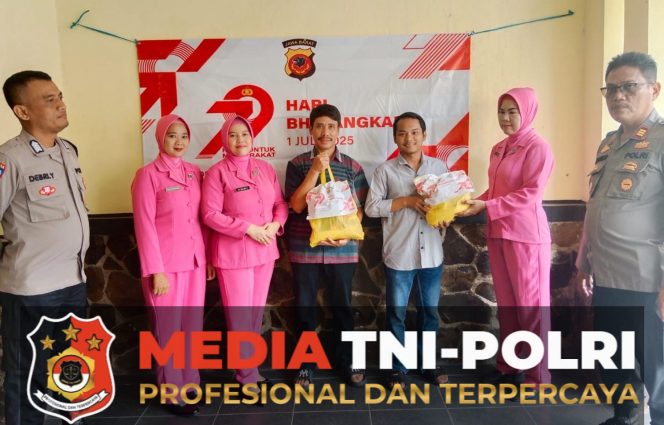 
					Polsek Cijeruk Polres Bogor Salurkan Bantuan Sosial Sembako dalam Rangka HUT Bhayangkara ke-79