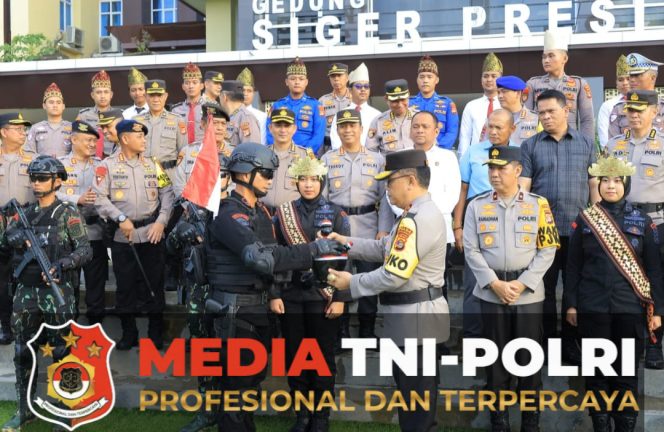 
 Polda Lampung Gelar Upacara Penyerahan Air Suci dalam Rangka Hari Bhayangkara ke 79
