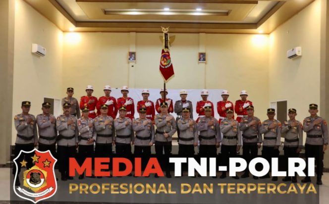 
					Sambut Hari Bhayangkara ke-79, Polres Lampung Tengah Gelar Upacara Pencucian Tunggul Kesatuan ‘Wira Bhakti Beguwai Jejamo Wawai’