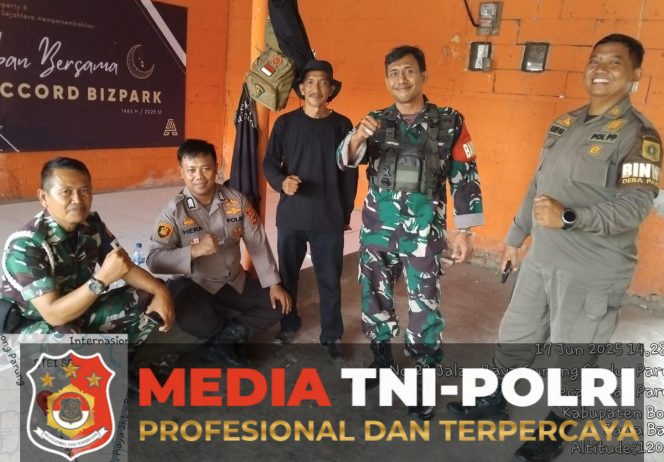 
 Sinergitas TNI-Polri, Bhabinkamtibmas Polsek Parung Jalin Kedekatan dengan Warga Desa Binaan