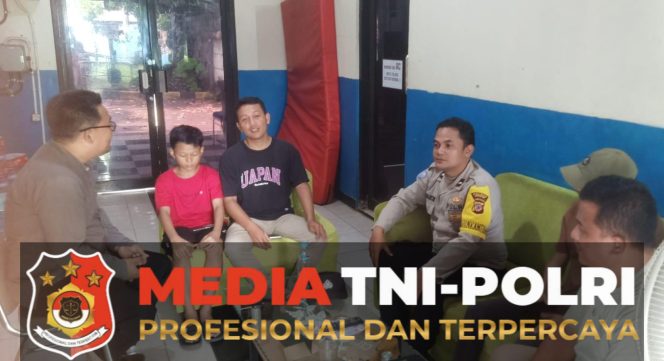 
					Giat Sambang Warga Bhabinkamtibmas Polsek Parung Kunjungan silaturahmi dengan warga sampaikan pesan kamtibmas