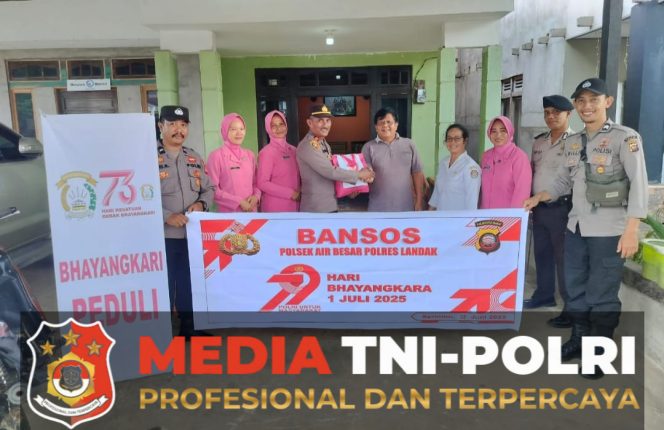 
					Peduli dan Berbagi, Polsek Air Besar Salurkan Bansos Sambut HUT Bhayangkara ke-79