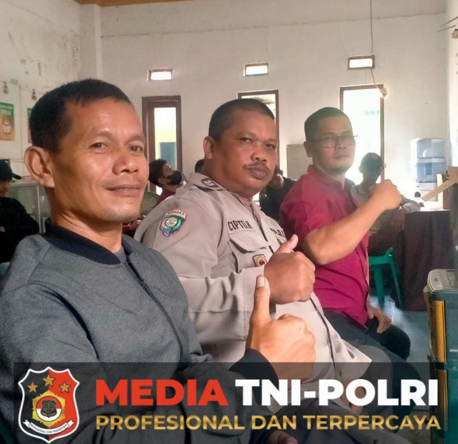 
 Bhabinkamtibmas Desa Sukawening Laksanakan Anjangsana, Sampaikan Pesan Harkamtibmas kepada Warga