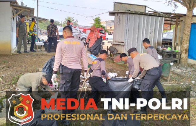 
 Bersih Peduli Humanis, Polres Mesuji Gelar Aksi Sosial di Pasar Desa Brabasan dan Brabasan Makmur
