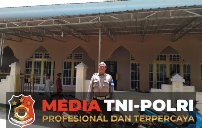 
 Polsek Kuala Behe Laksanakan Pengamanan Sholat Jumat Jamin Kamtibmas Kondusif