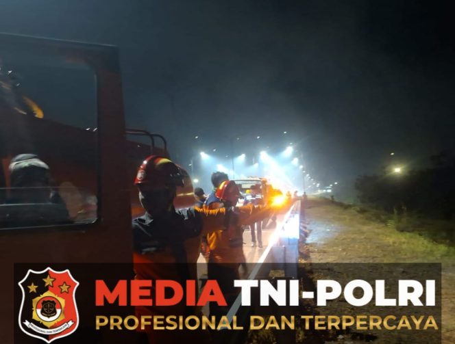 
 Sigap,Babinsa 402-06/Tanjung Batu Berhasil Padamkan Api